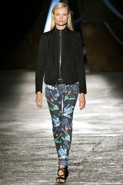 Look 15